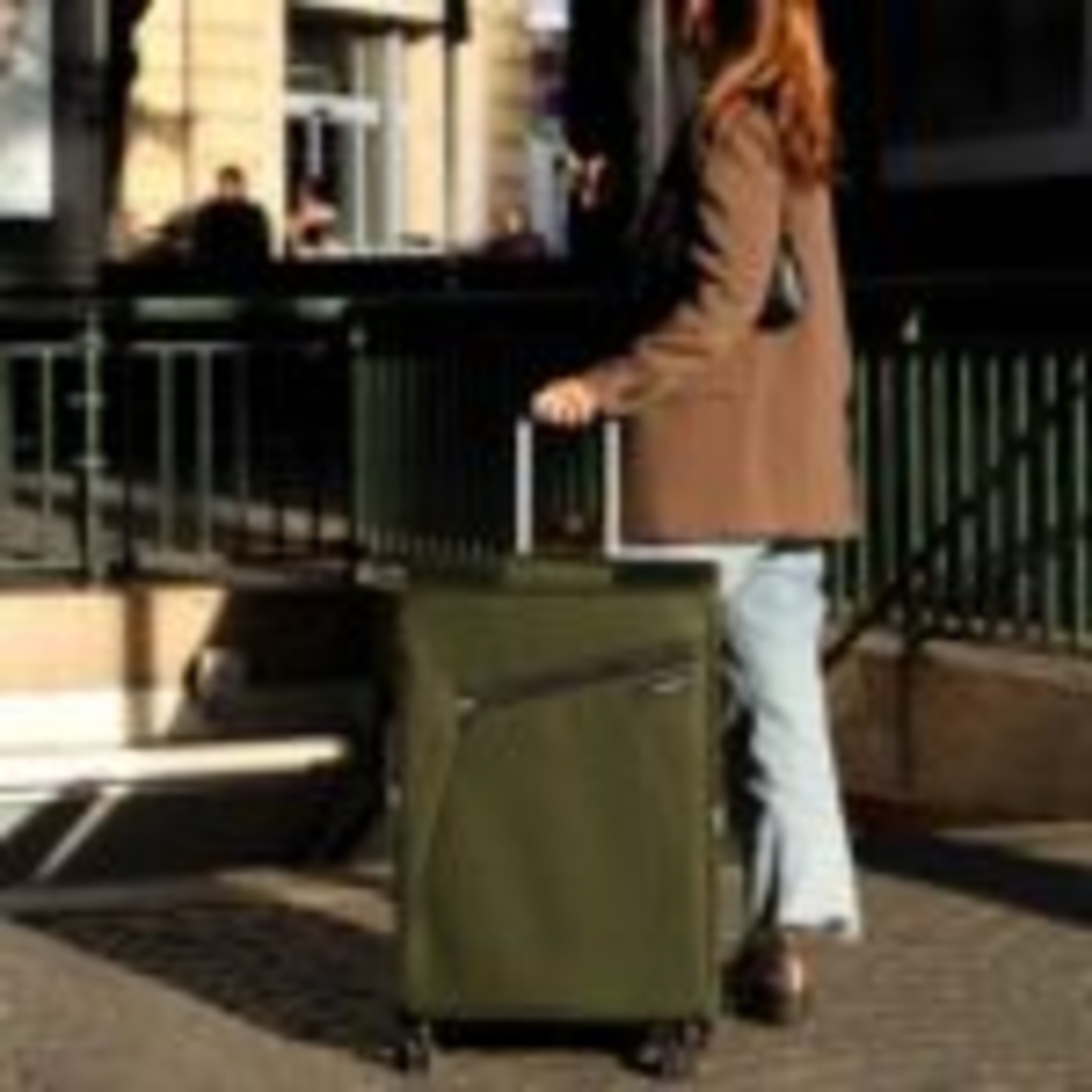 מזוודת טרולי קלת משקל 1.8 ק”ג Samsonite Litebeam 55x40x20