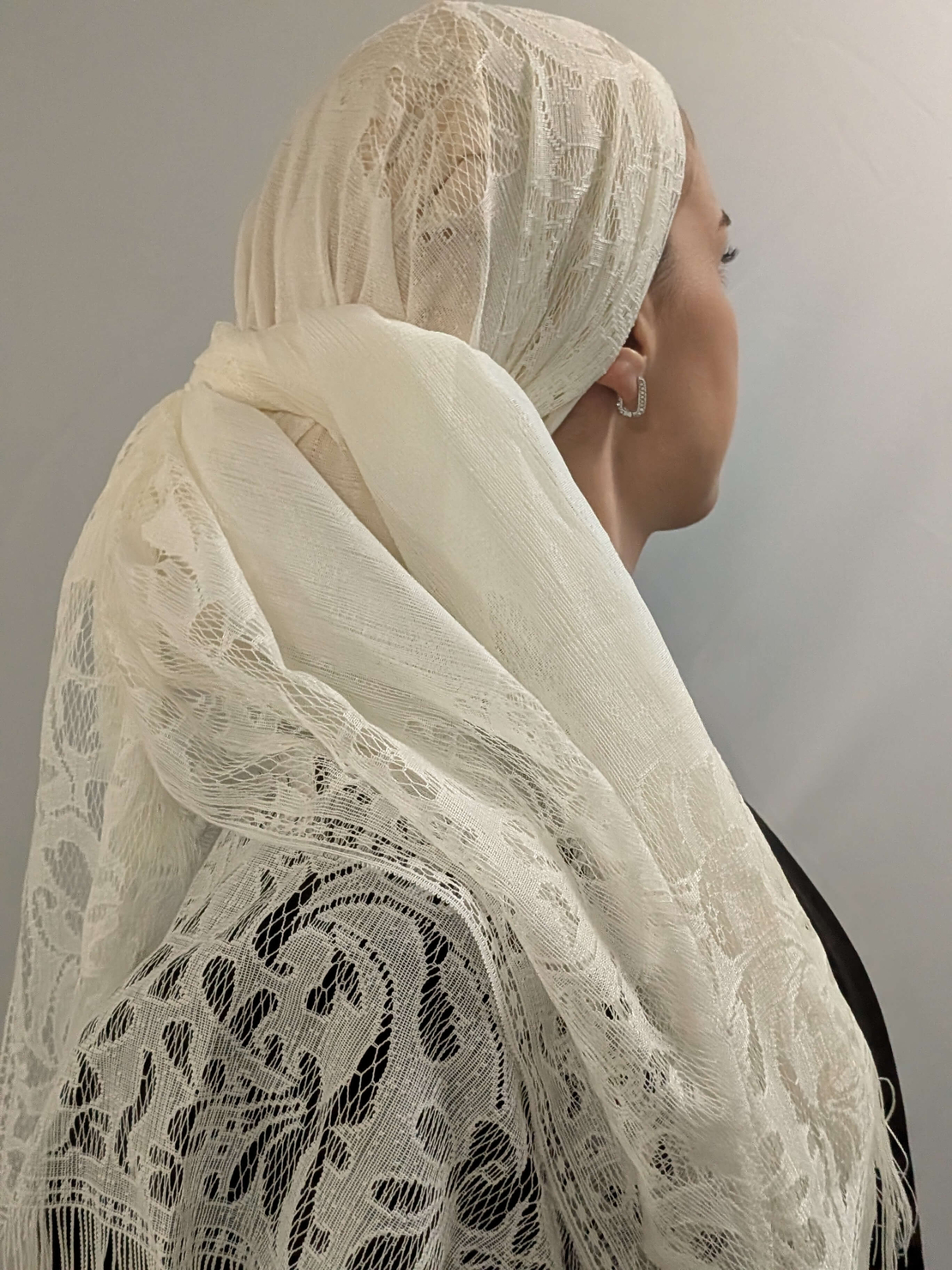 מטפחת לונג תחרה עם פרנזים - שמנת