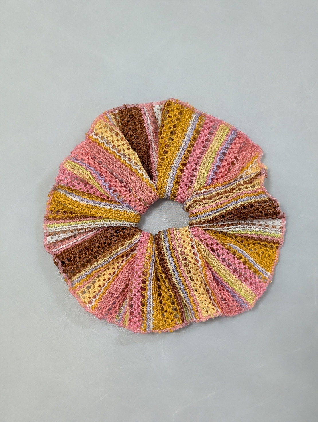 גומיית סקראנצ'י - בוהו סריג