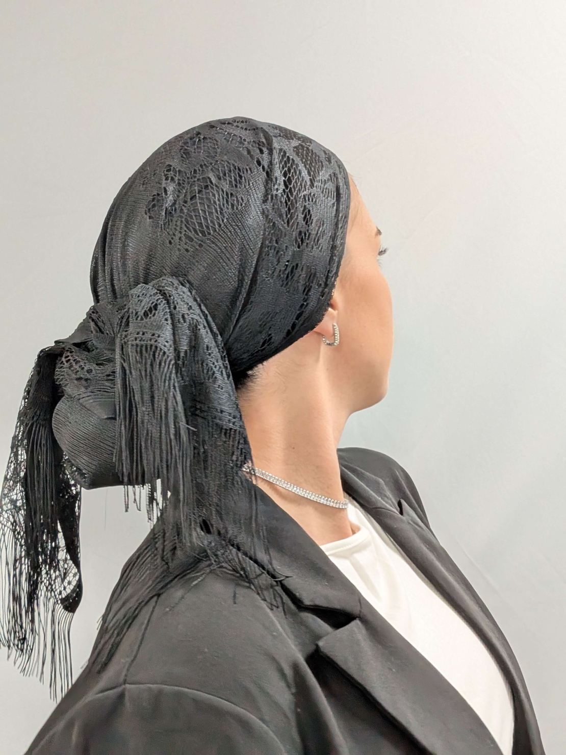 מטפחת לונג תחרה עם פרנזים - שחור