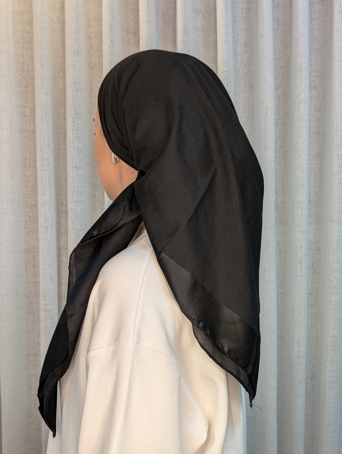 מטפחת מרובעת פס סאטן - שחור