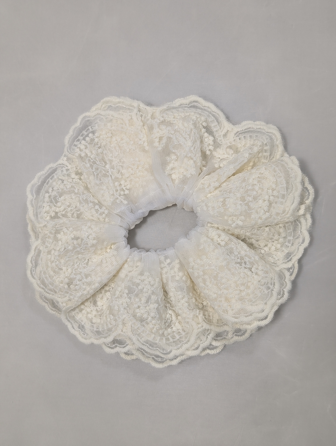 גומיית סקראנצ'י - תחרה לבנה