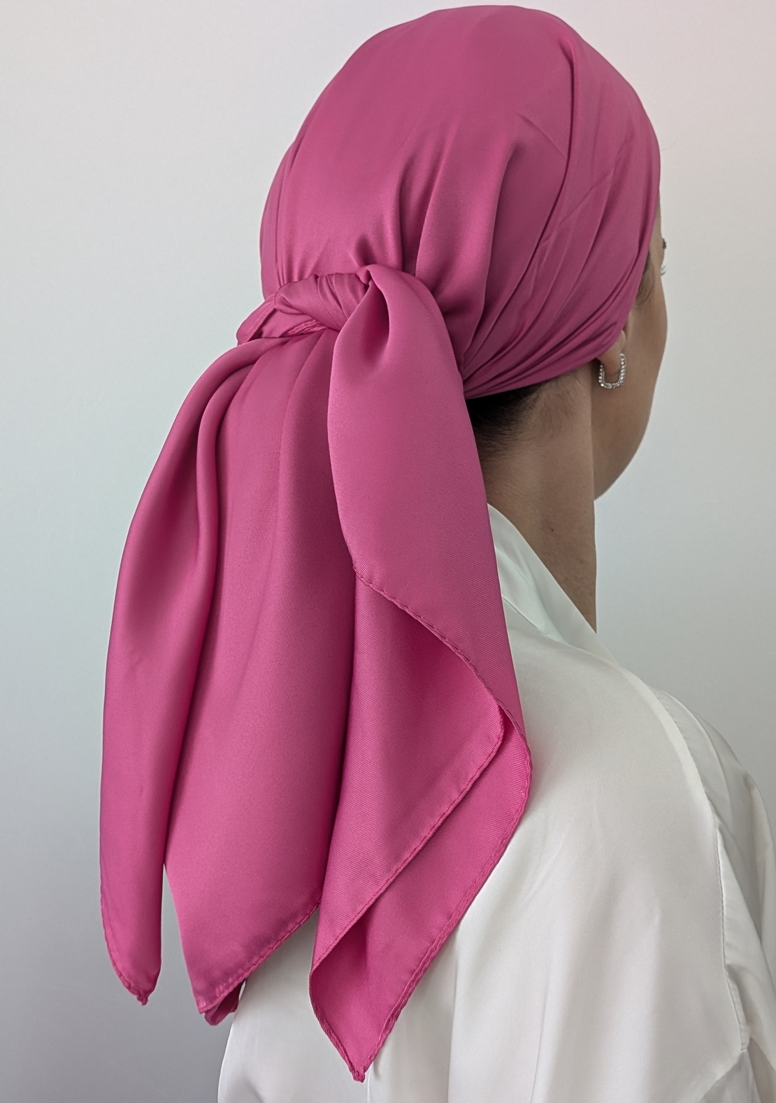 מטפחת מרובעת משי סאטן ורוד פוקסיה