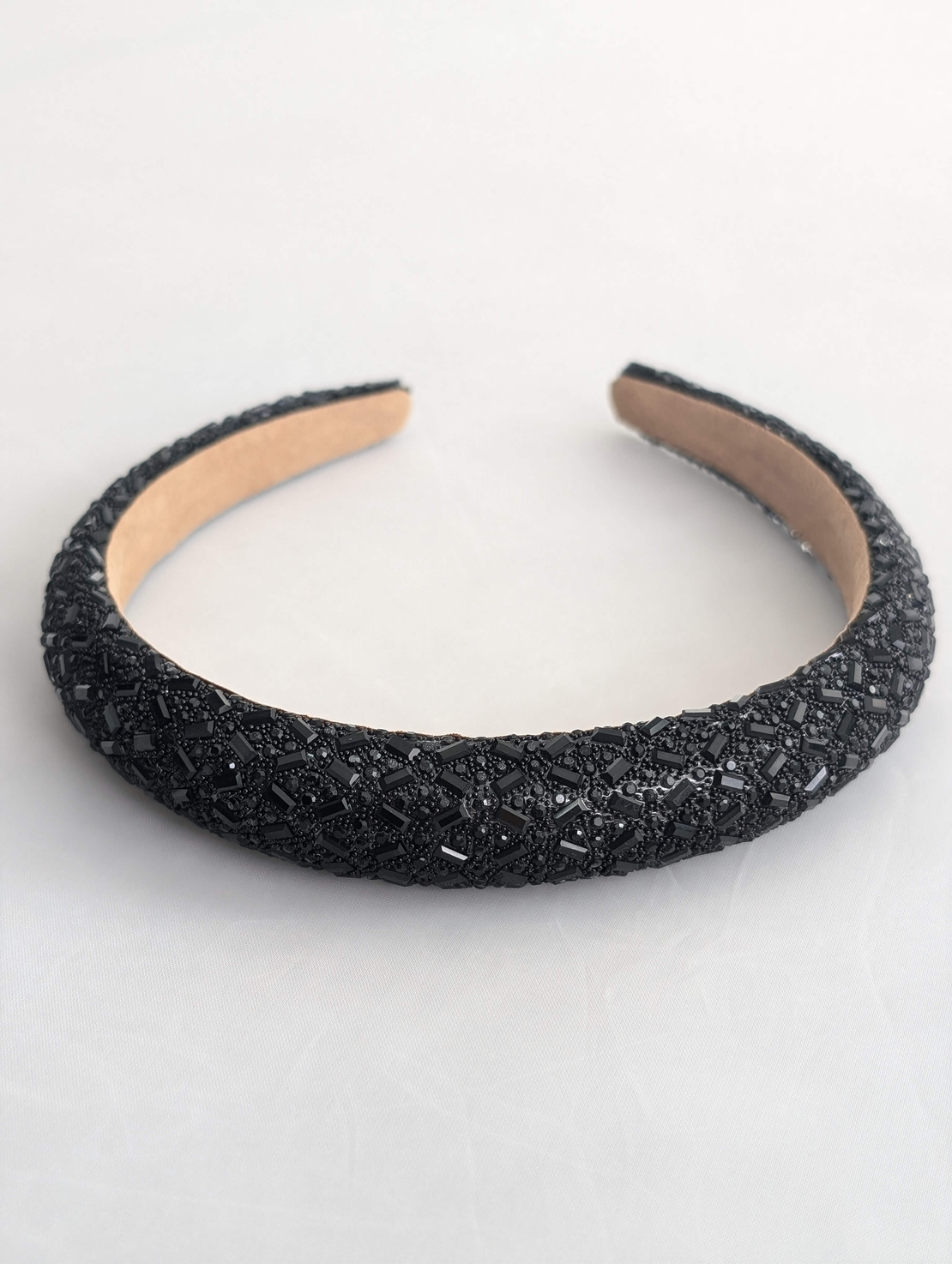 קשת זרקונים - שחורה