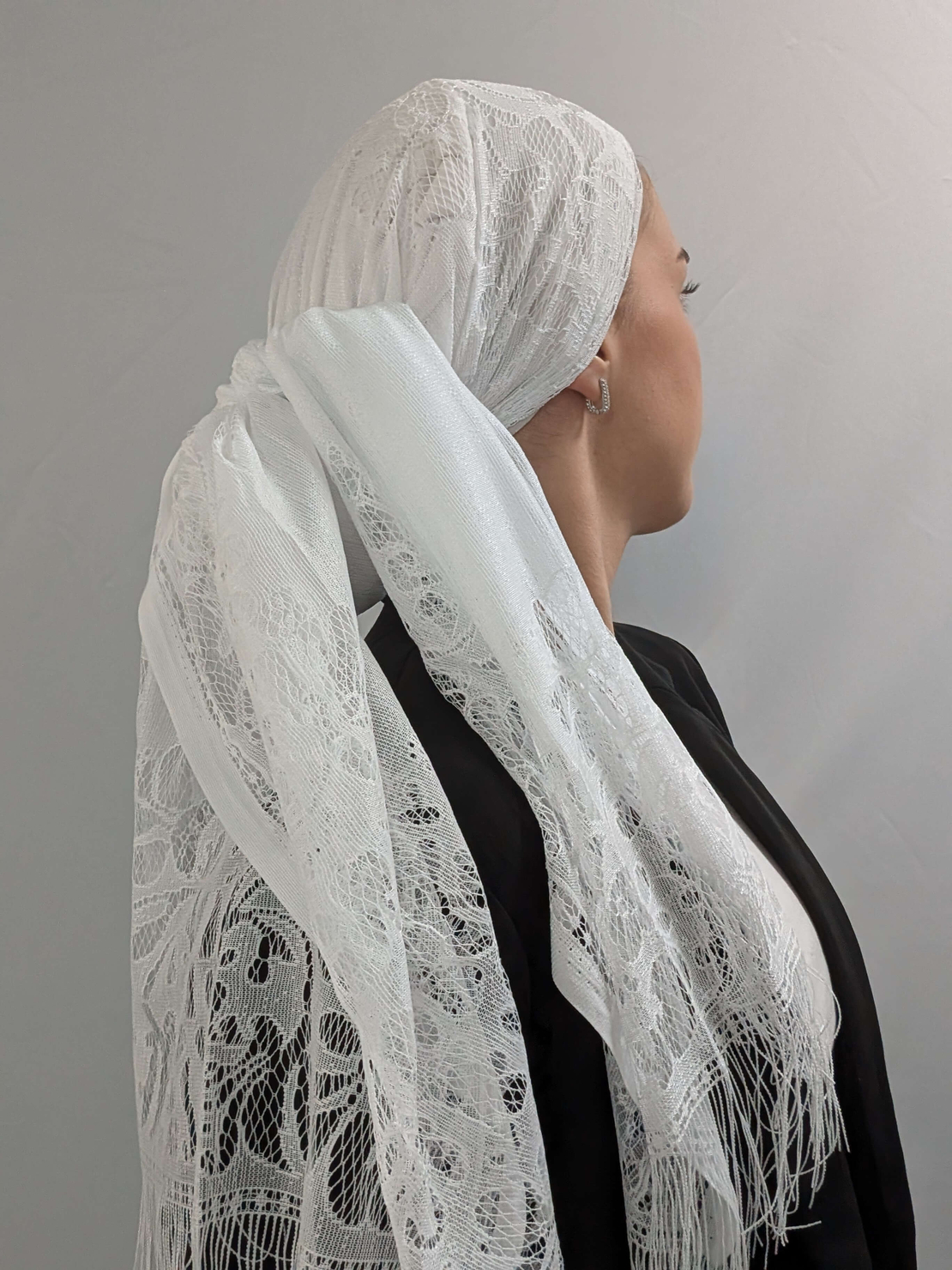 מטפחת לונג תחרה עם פרנזים - לבן