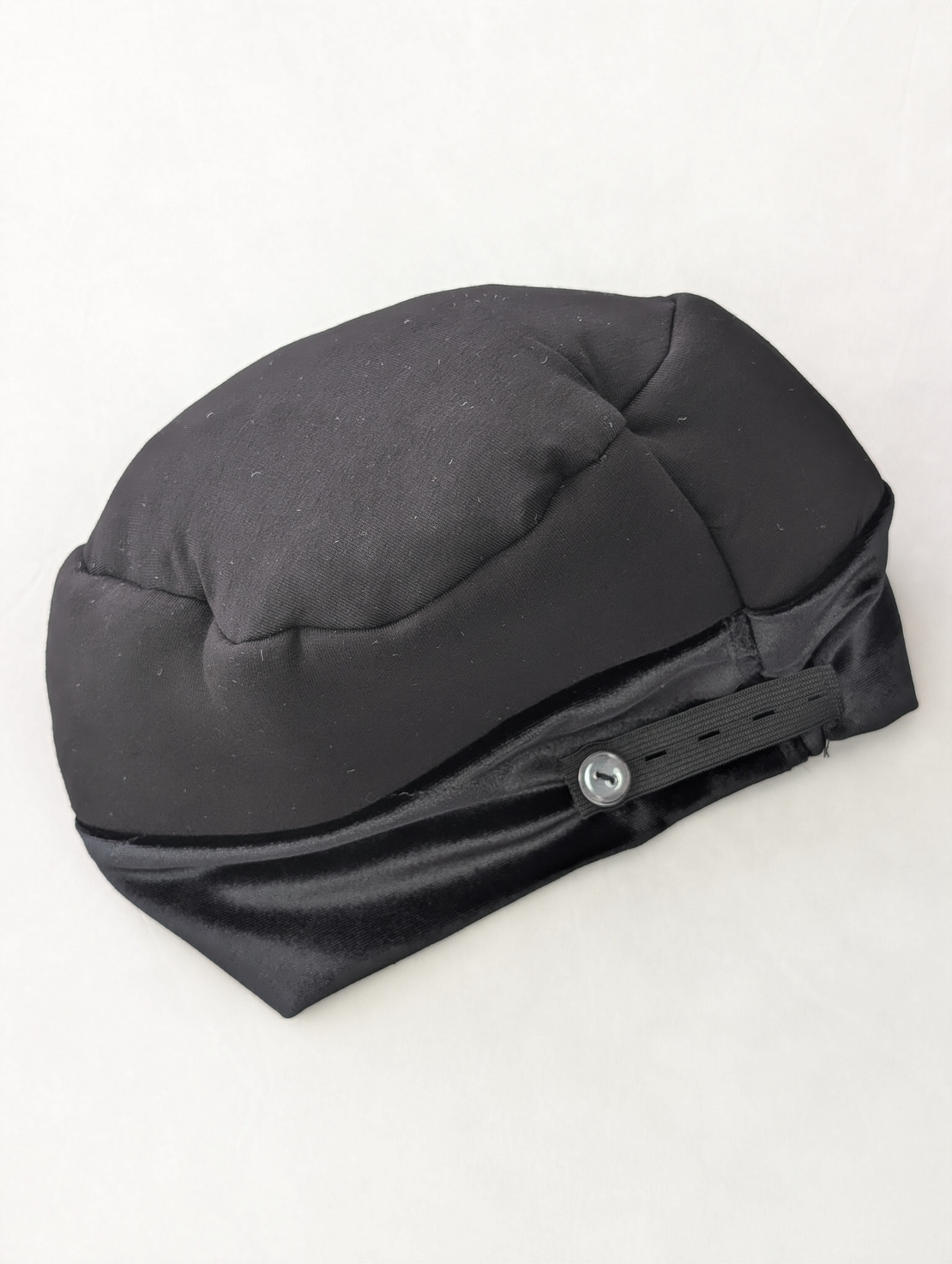 בובי שחור עם נפח - כפתורים