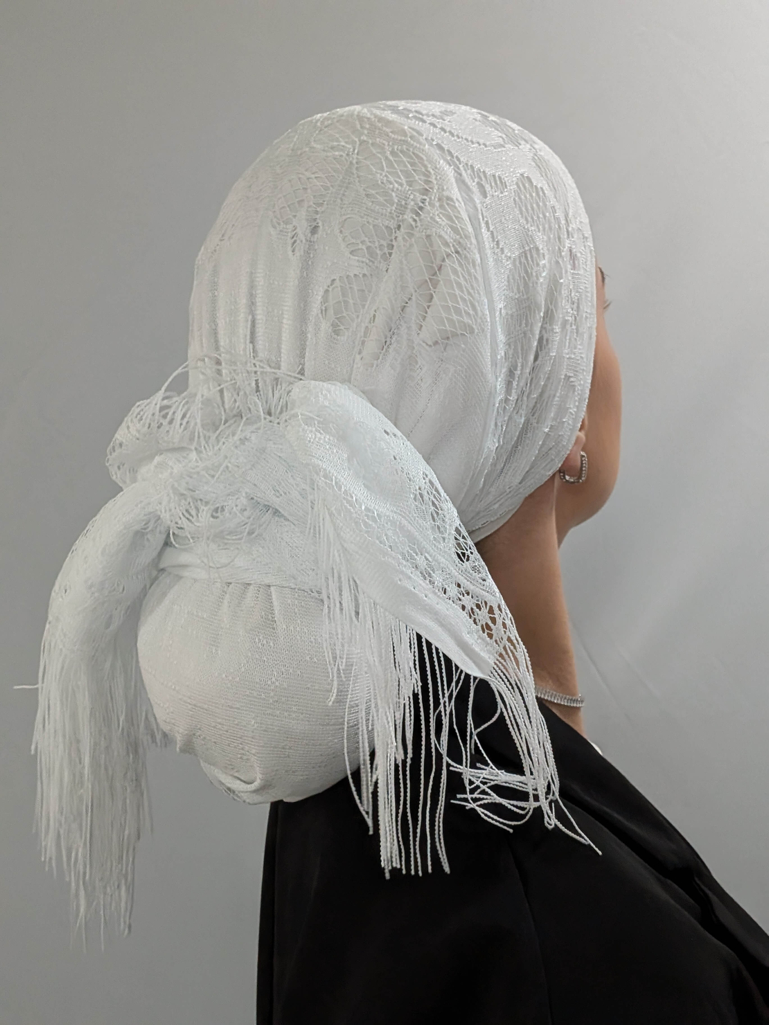 מטפחת לונג תחרה עם פרנזים - לבן