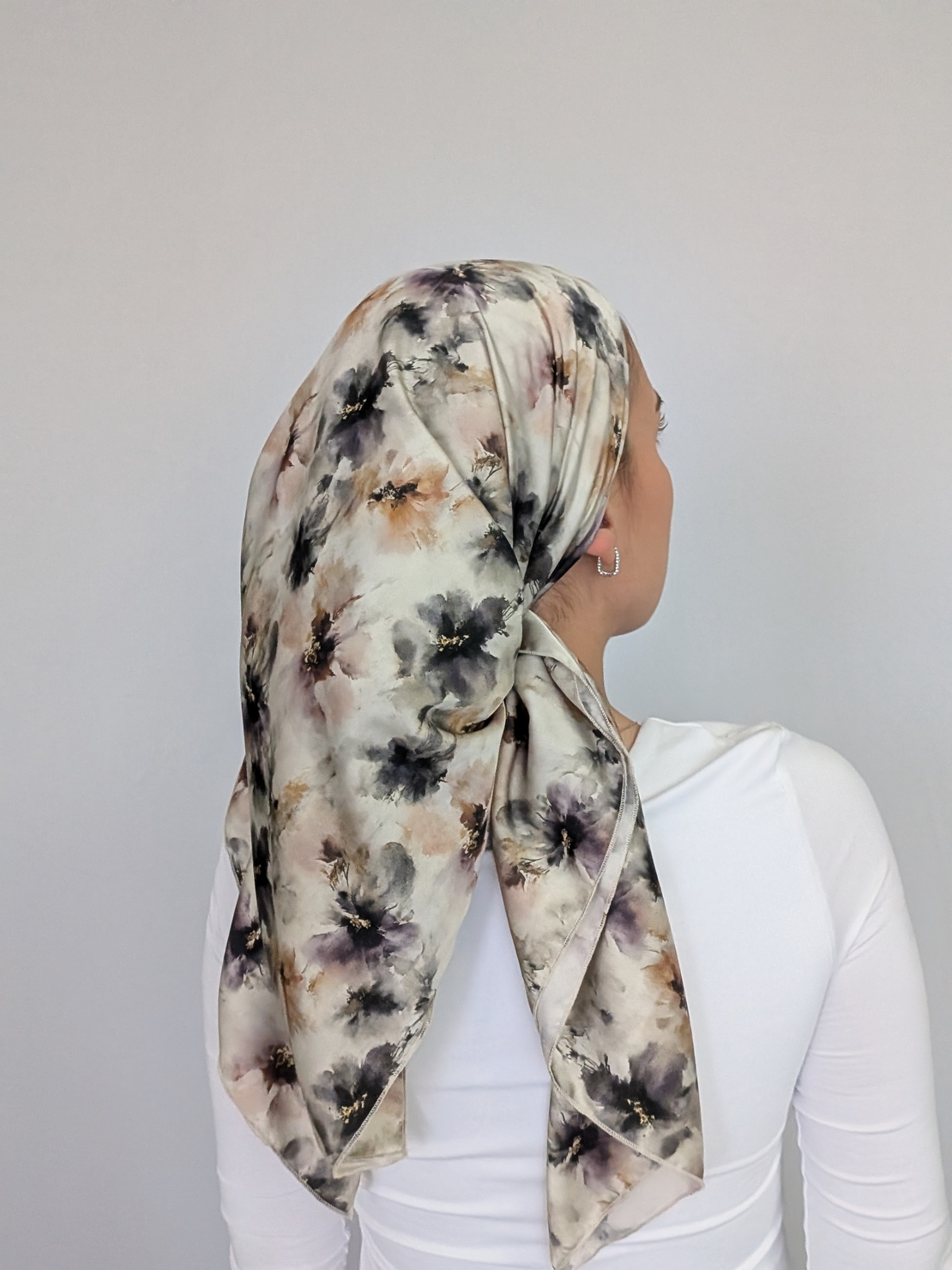 מטפחת מרובעת פרח - סאטן