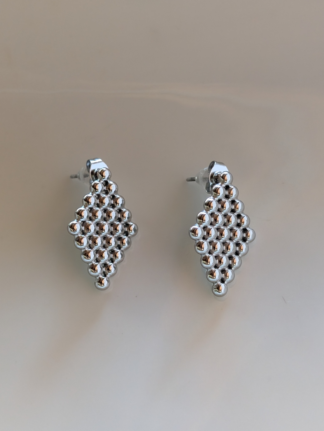 עגיל מעויין כדורים stainless steel - כסף