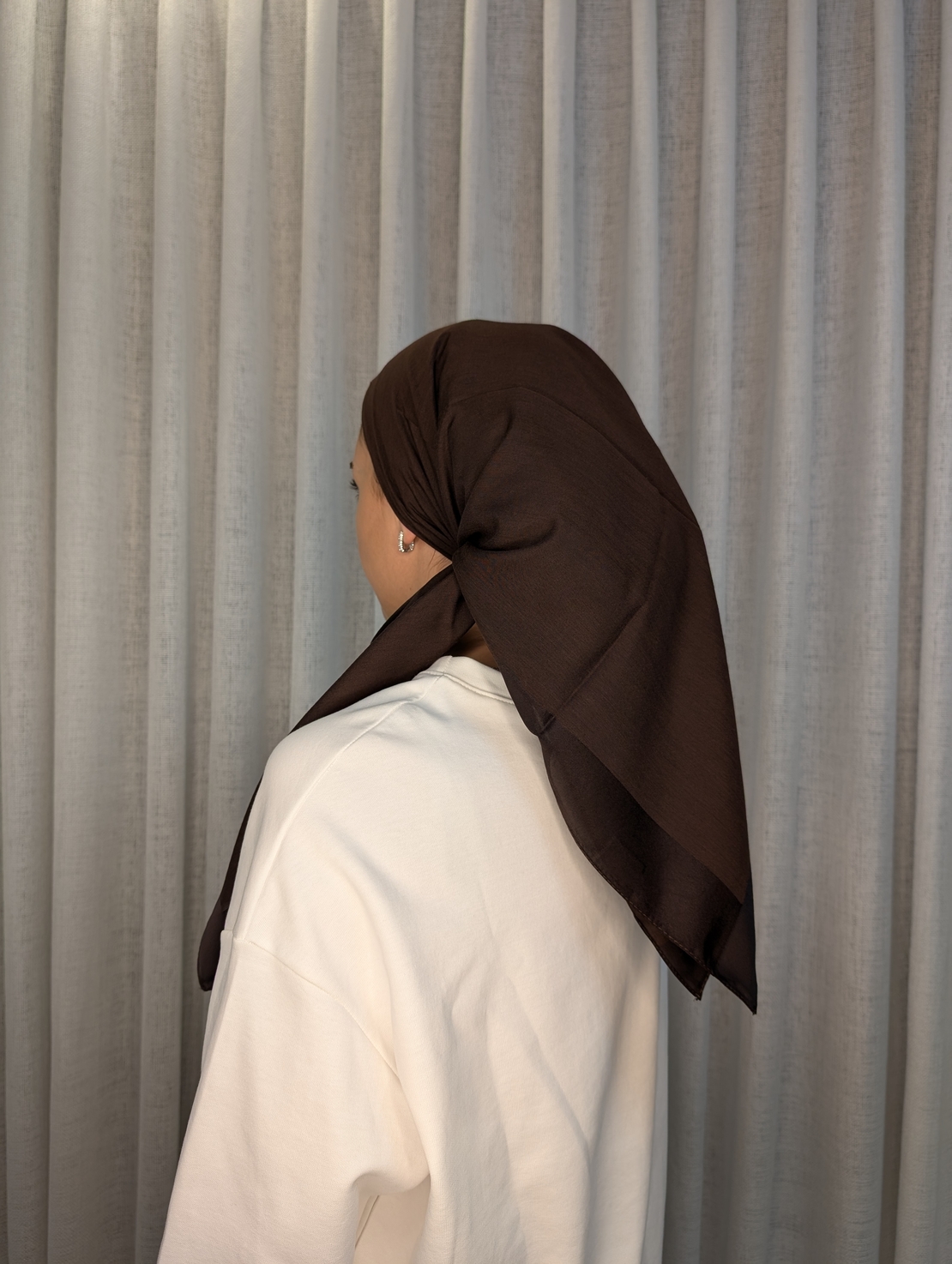 מטפחת מרובעת פס סאטן - חום שוקולד