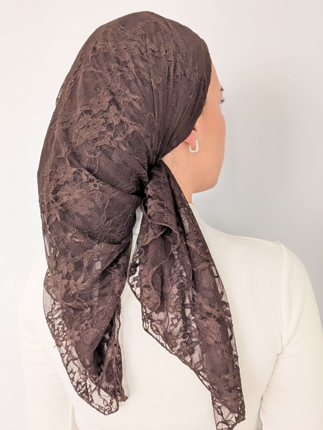 מטפחת מרובעת - תחרה חומה