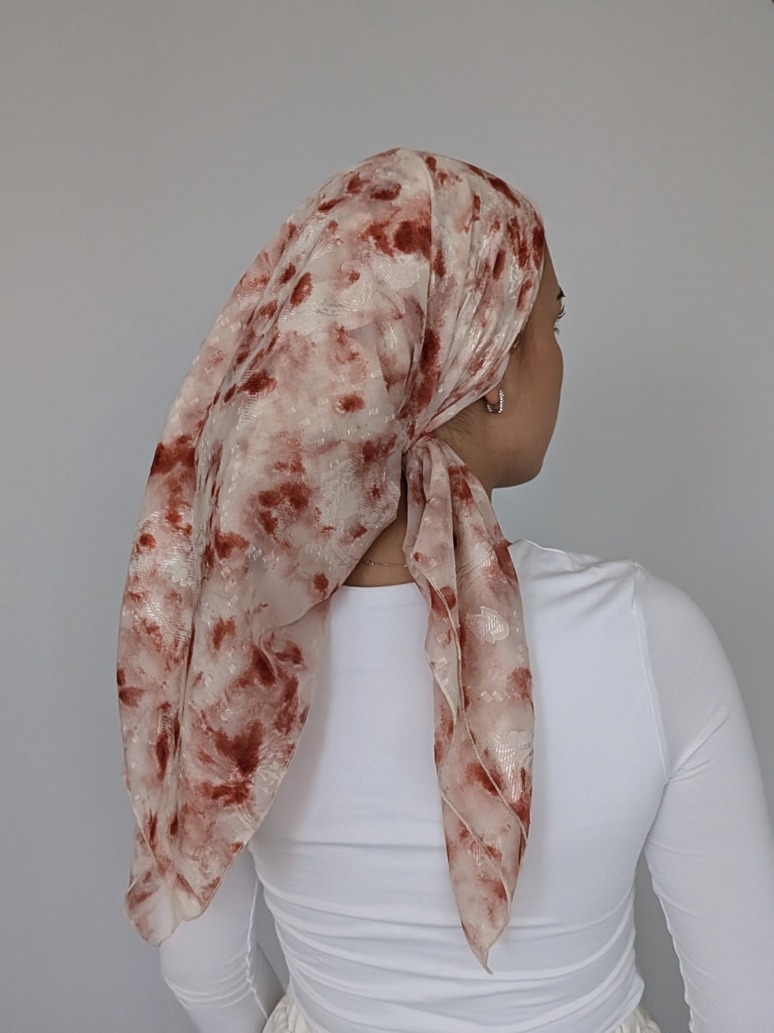 מטפחת מרובעת אביבית - שיפון רקום