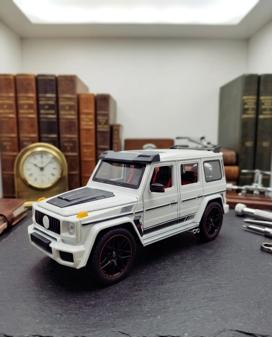 דגם רכב מתכתי לאספנים מכונית צעצוע יוקרתית | בהדמיה לרכב אמיתי