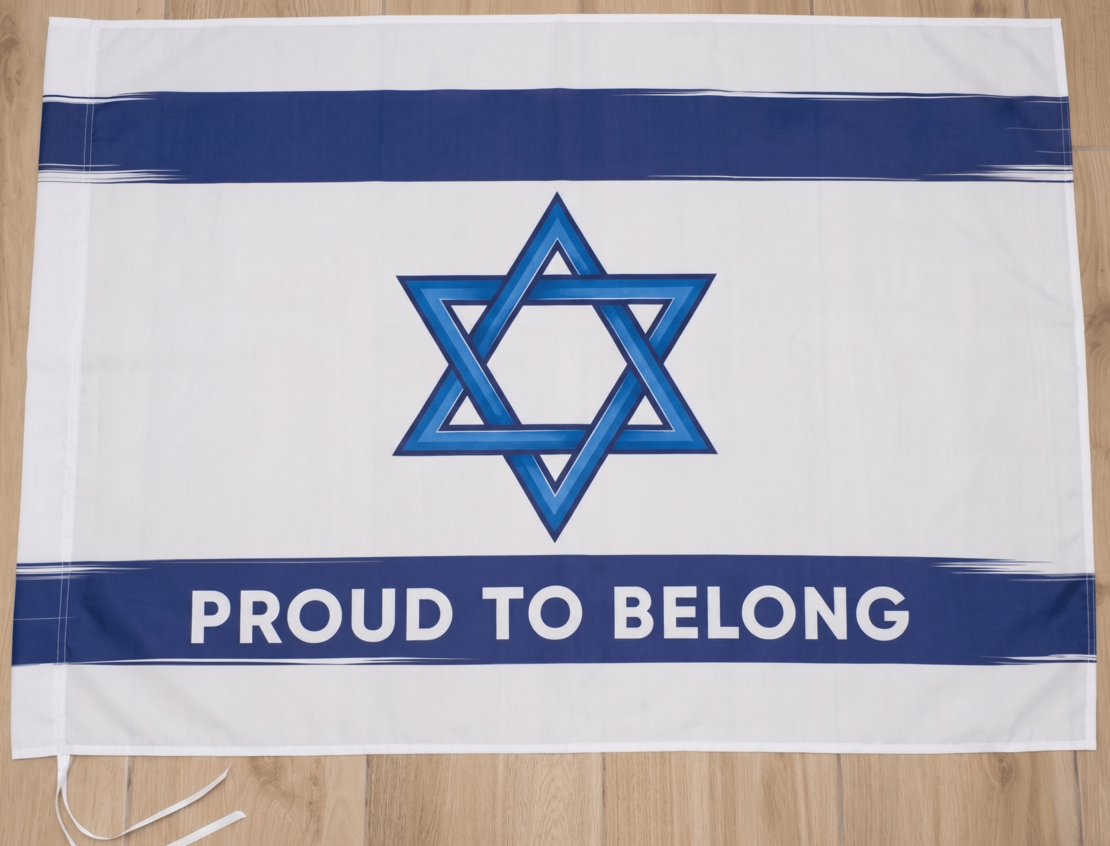 דגל ישראל 80×110 איכותי | דגל ישראל PROUD TO BELONG  לתלייה לבית, ולאירועים עשוי מפוליסטאר