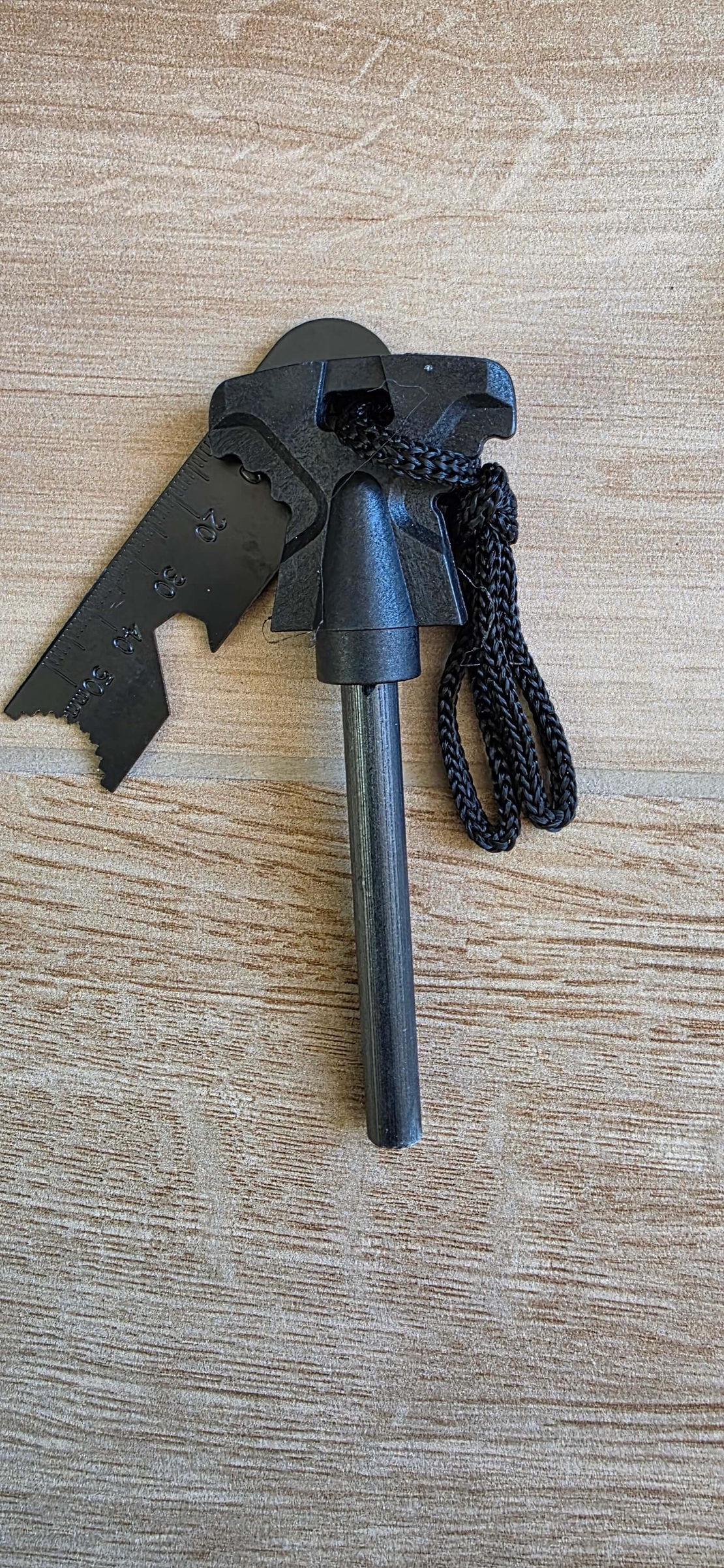 תיק ערכת הישרדות לקמפינג וטיולים עם ציוד חיוני לקמפינג - תיק קומפקטי עם ערכת הישרדות לשטח