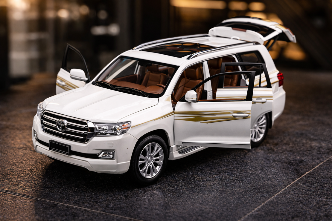 דגם רכב מתכתי Toyota Land Cruiser | מכונית צעצוע יוקרתית | בהדמיה לרכב שטח אמיתי