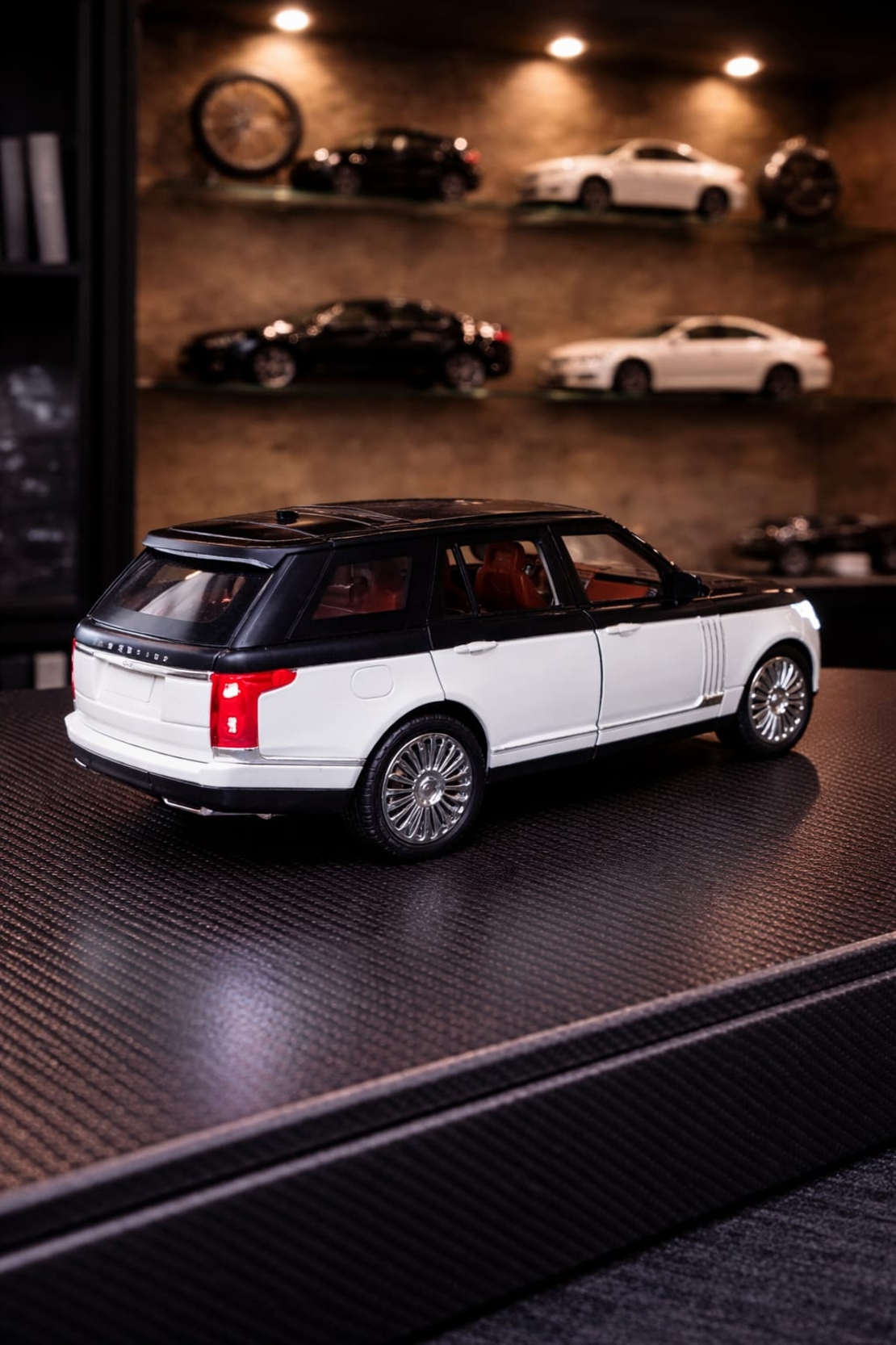 דגם רכב מתכתי רכב יוקרה מיניאטורי לאספנים | בהדמיה לרכב שטח אמיתי