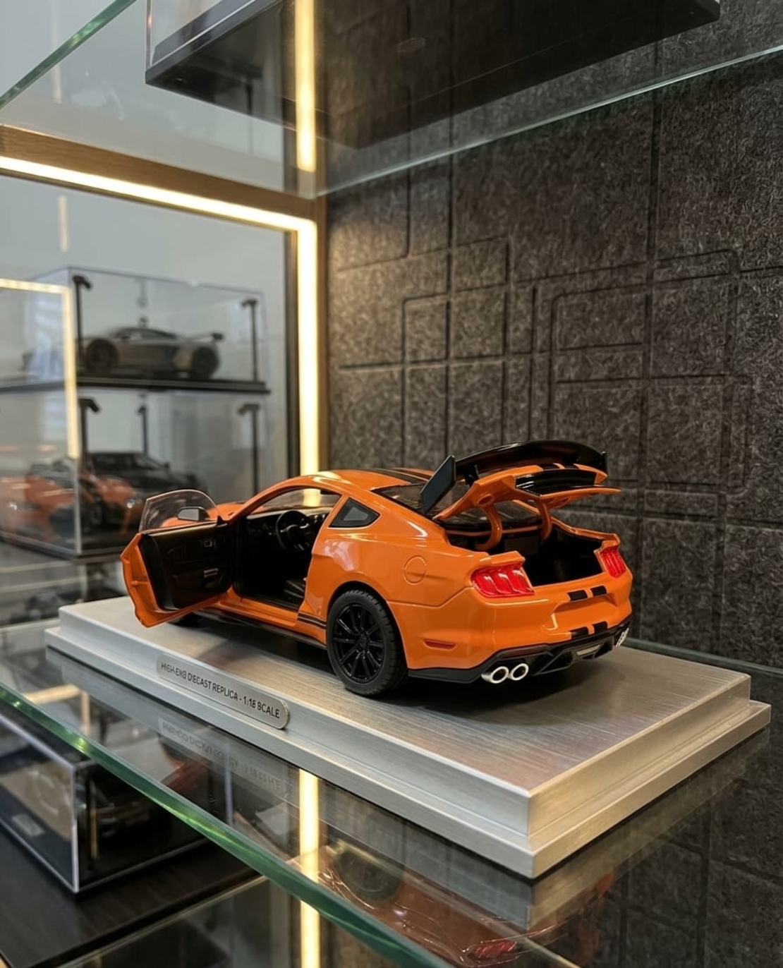 דגם רכב מתכתי ספורט | מכונית מיניאטורית יוקרתית | בהדמיה לרכב אמיתי