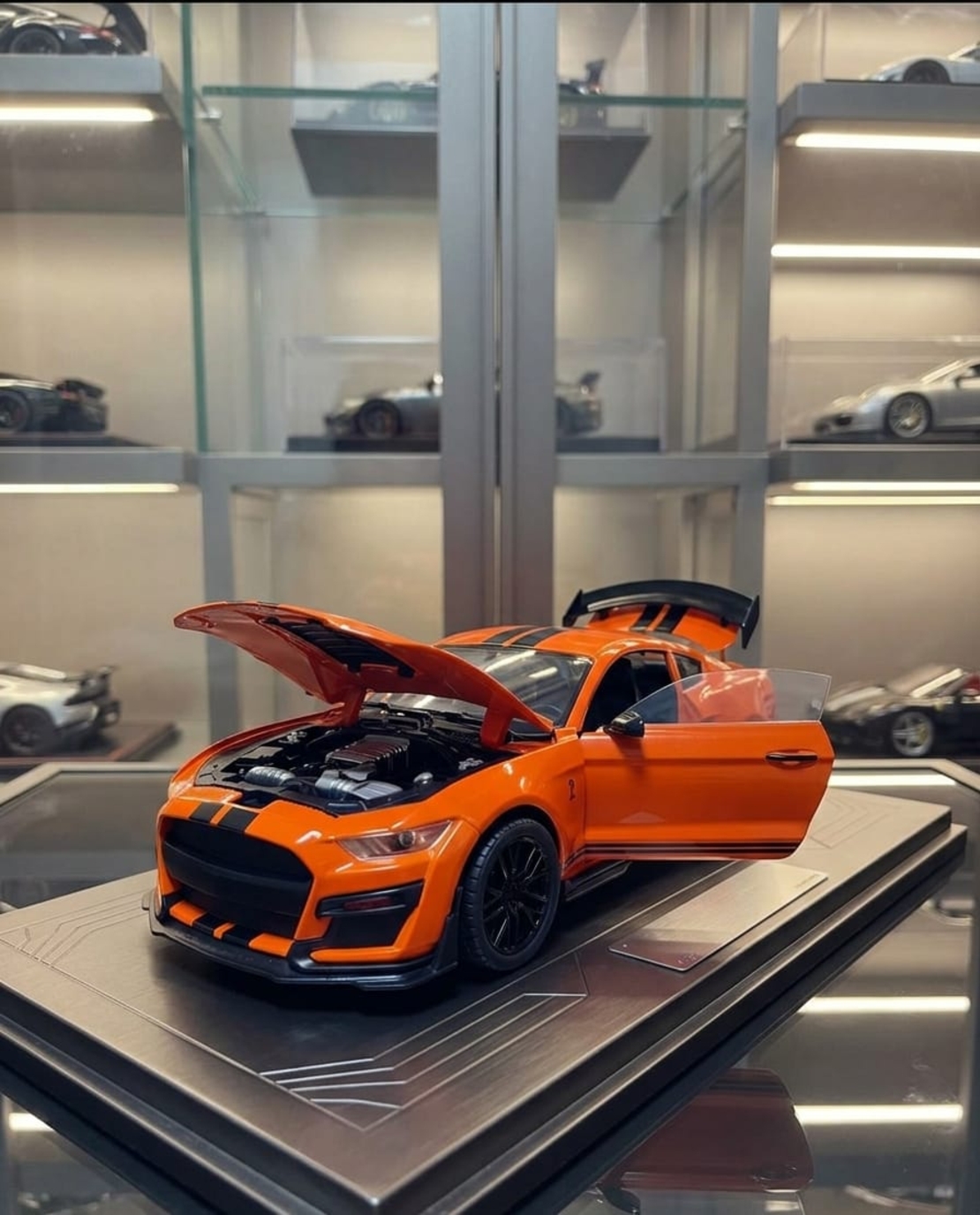 דגם רכב מתכתי ספורט | מכונית מיניאטורית יוקרתית | בהדמיה לרכב אמיתי