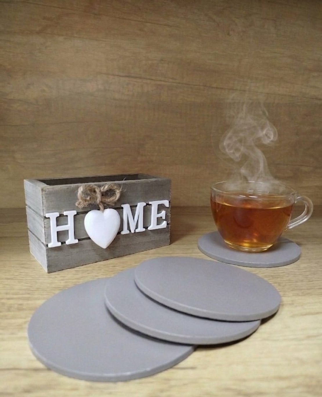 קופסת תחתיות לכוסות עם עיצוב HOME | מעמד תחתיות דקורטיבי לשולחן
