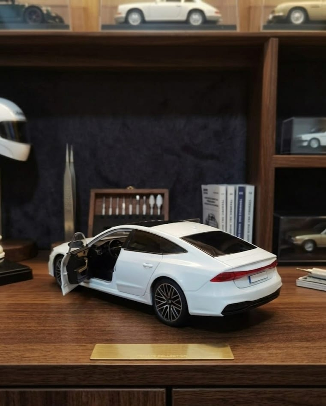 רכב מתכתי יוקרתי מכונית מיניאטורית | דגם מתכת לאספנים עם דלתות נפתחות