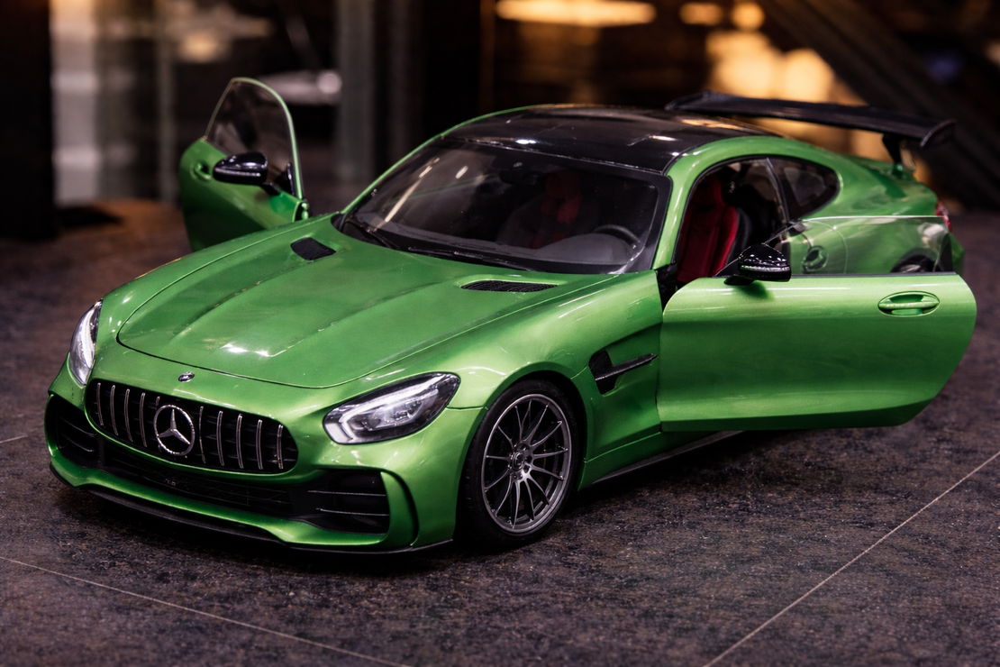 רכב ספורט מתכתי Mercedes AMG | מכונית יוקרה מיניאטורית | בהדמיה לרכב אמיתי