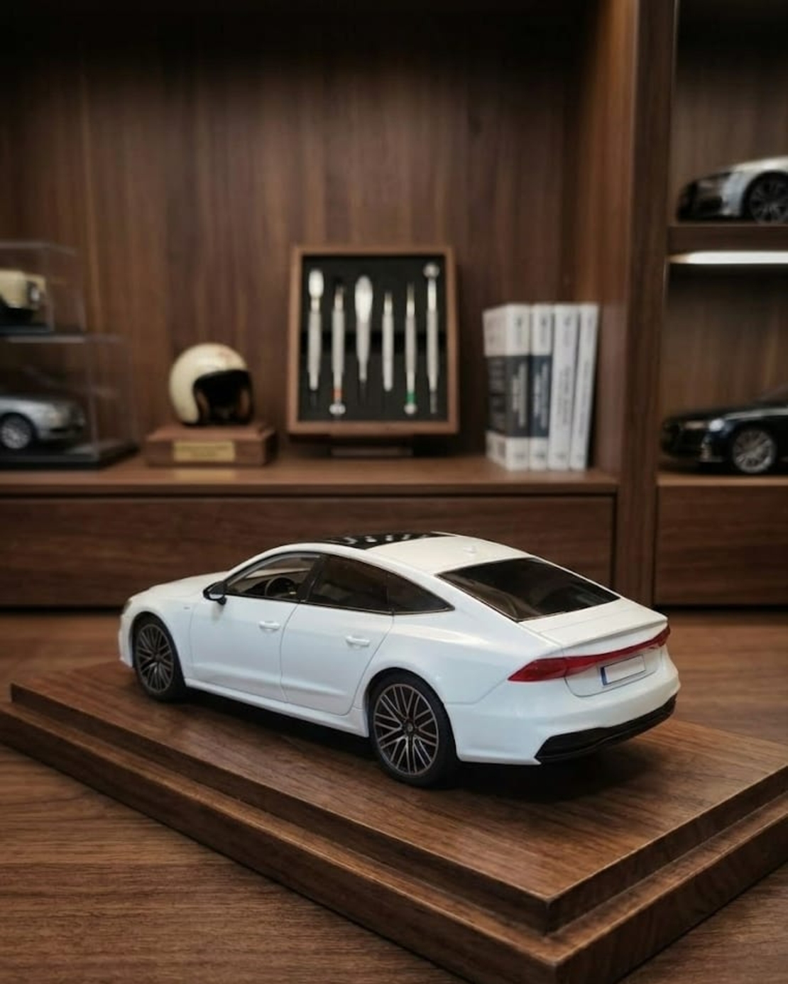 רכב מתכתי יוקרתי מכונית מיניאטורית | דגם מתכת לאספנים עם דלתות נפתחות