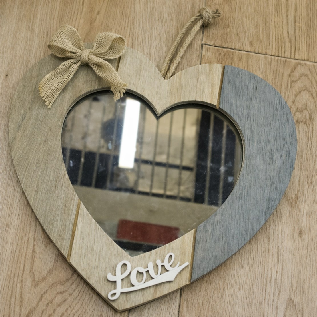 מראת לב דקורטיבית מעץ עם חריטה בהתאמה אישית בלייזר