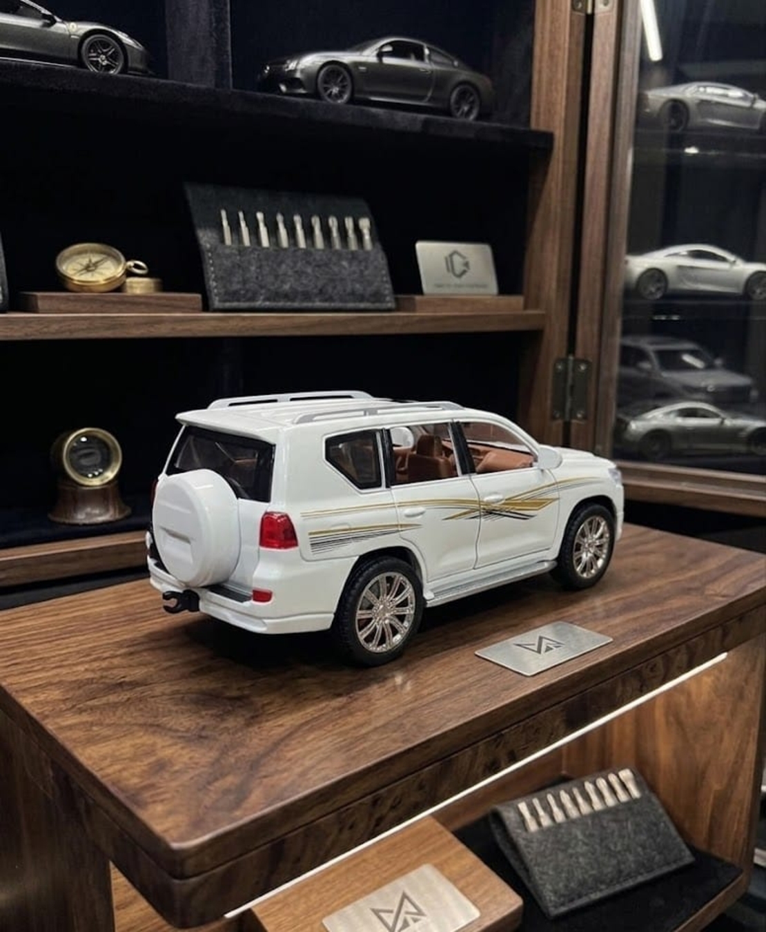 דגם רכב מתכתי בהדמיה לרכב שטח אמיתי | מכונית צעצוע יוקרתית לאספנים