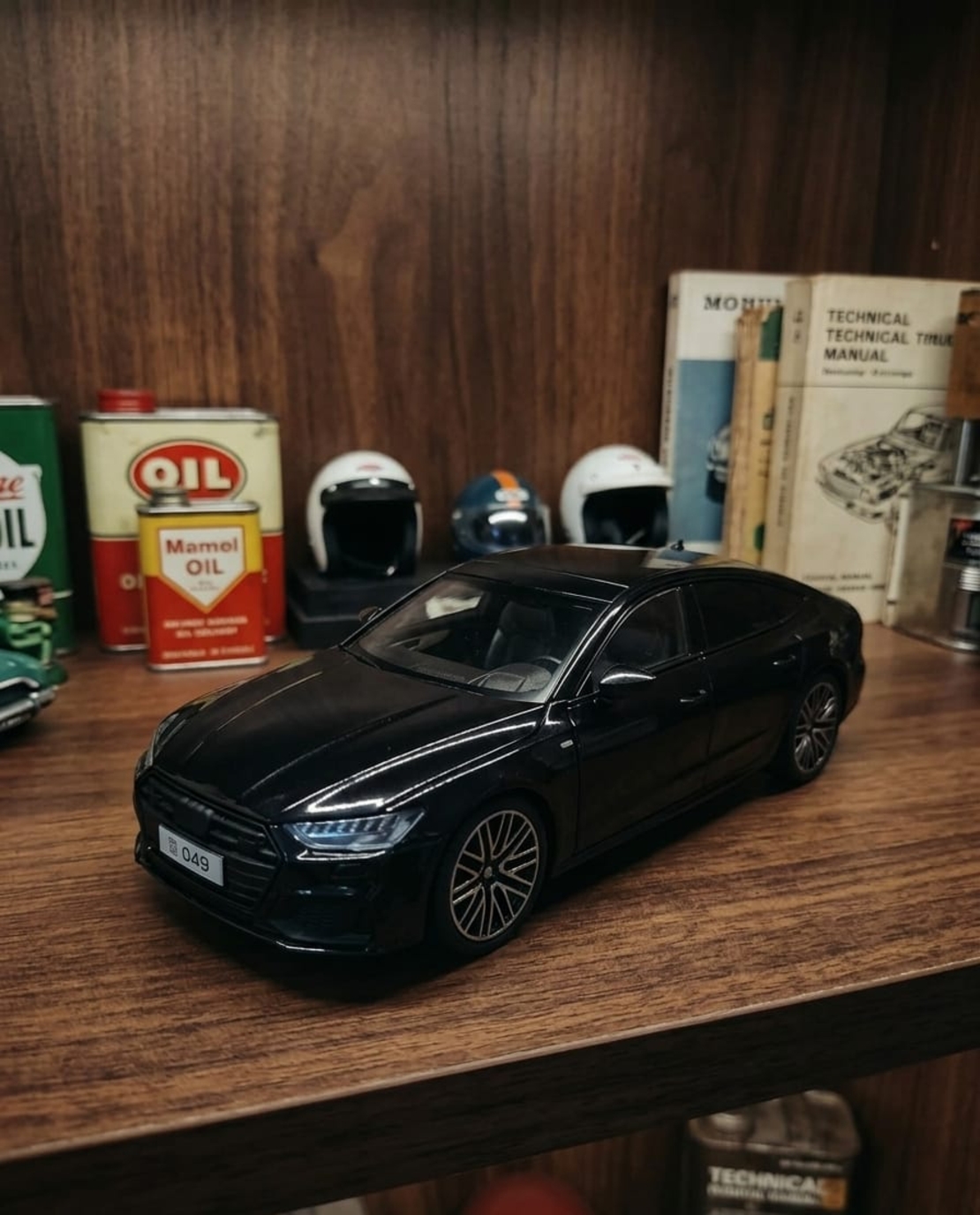 רכב מתכתי יוקרתי מכונית מיניאטורית | דגם מתכת לאספנים עם דלתות נפתחות