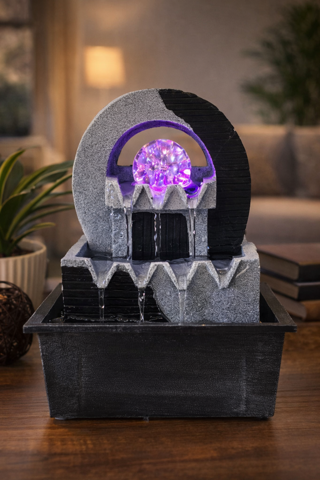 מזרקת מים שולחנית מודרנית עם כדור זכוכית מואר | מפל מים דקורטיבי לבית ולמשרד