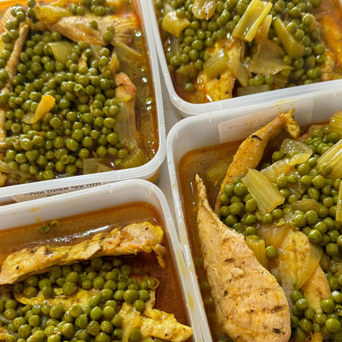 Chicken breast with peas