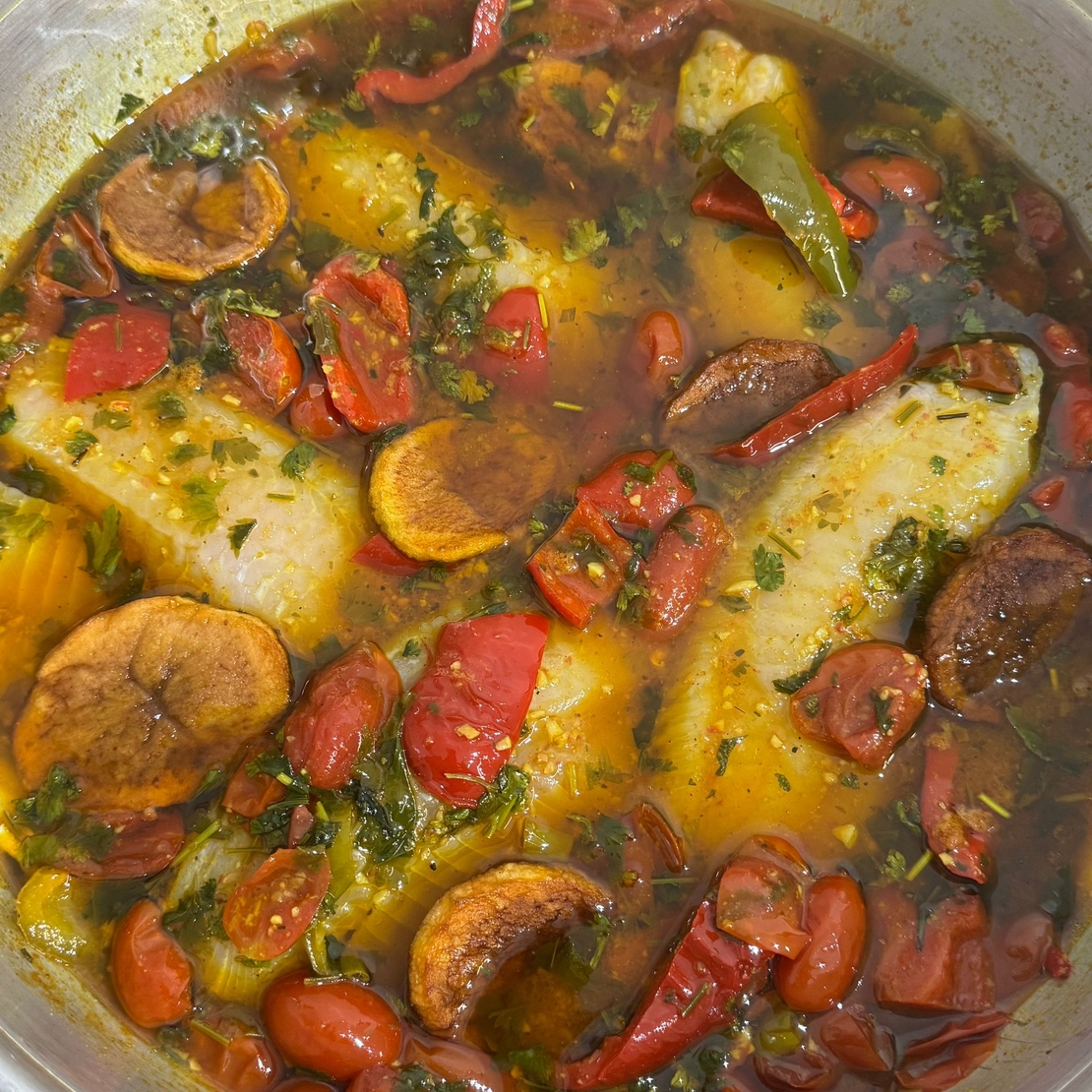 Tilapia fillet in yellow sauce with fried potatoes - Copy 0