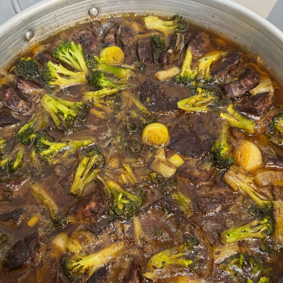 אוסובוקו שריר עם כרישה וברוקולי