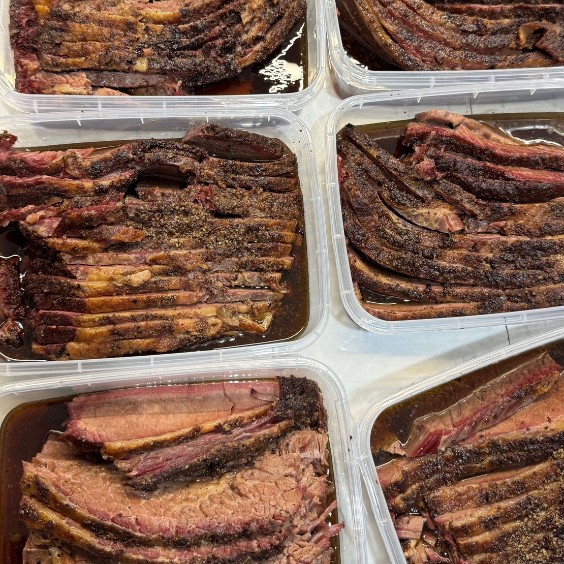 בריסקט מעושן פרוס  בסגנון אמריקה