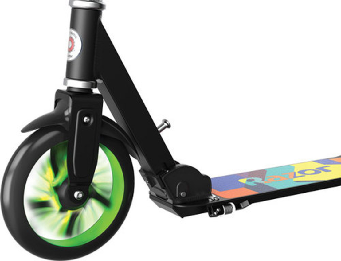 קורקינט RAZOR Carbon Lux מתקפל