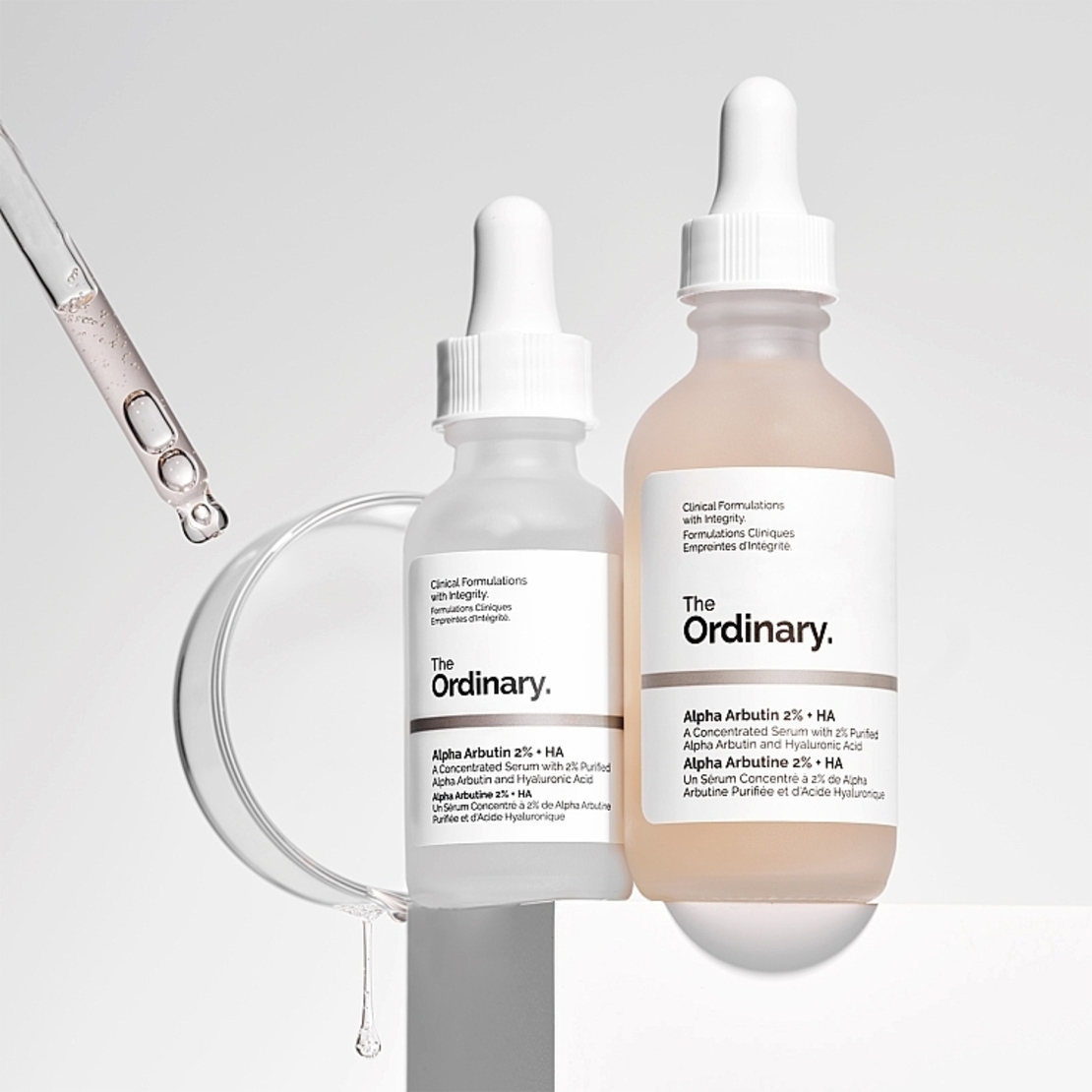 The Ordinary Alpha Arbutin 2% + HA – סרום עוצמתי להבהרת כתמים, טיפול בפיגמנטציה ואיזון גוון העור (30ml)