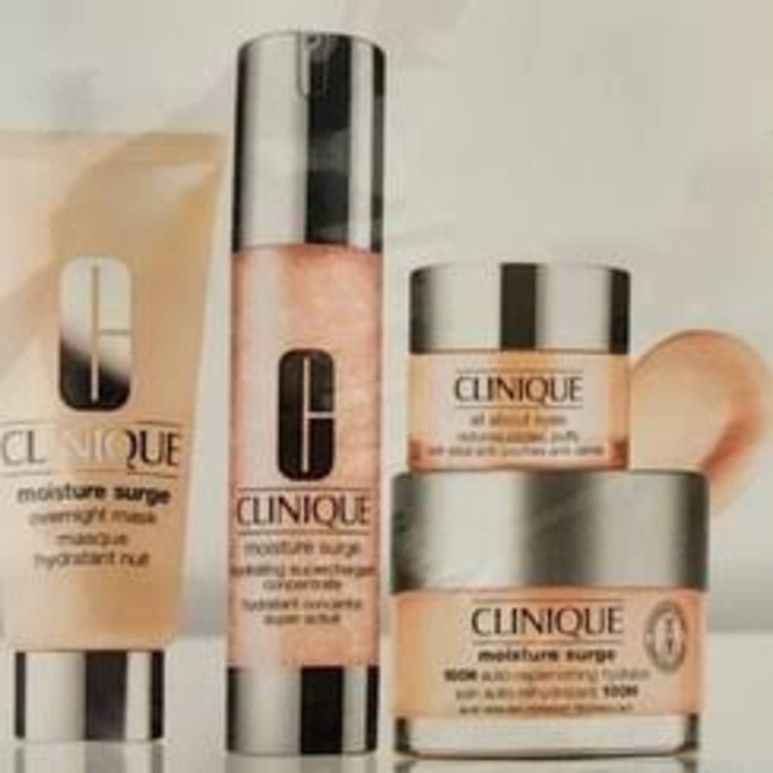Clinique Moisture Surge Glow Set – מארז יוקרתי מורחב להידרציה אינטנסיבית, שיקום לילי וזוהר מתמשך ​העניקי לע