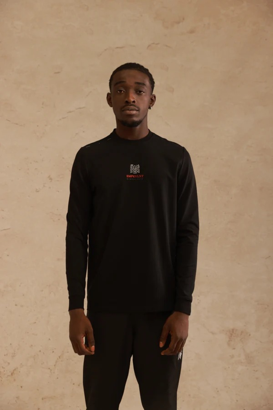 EMPORIO VALENTINI  -  טי-שירט שרוול ארוך בצבע שחור עם הדפס גרפי EMPV.VLNT