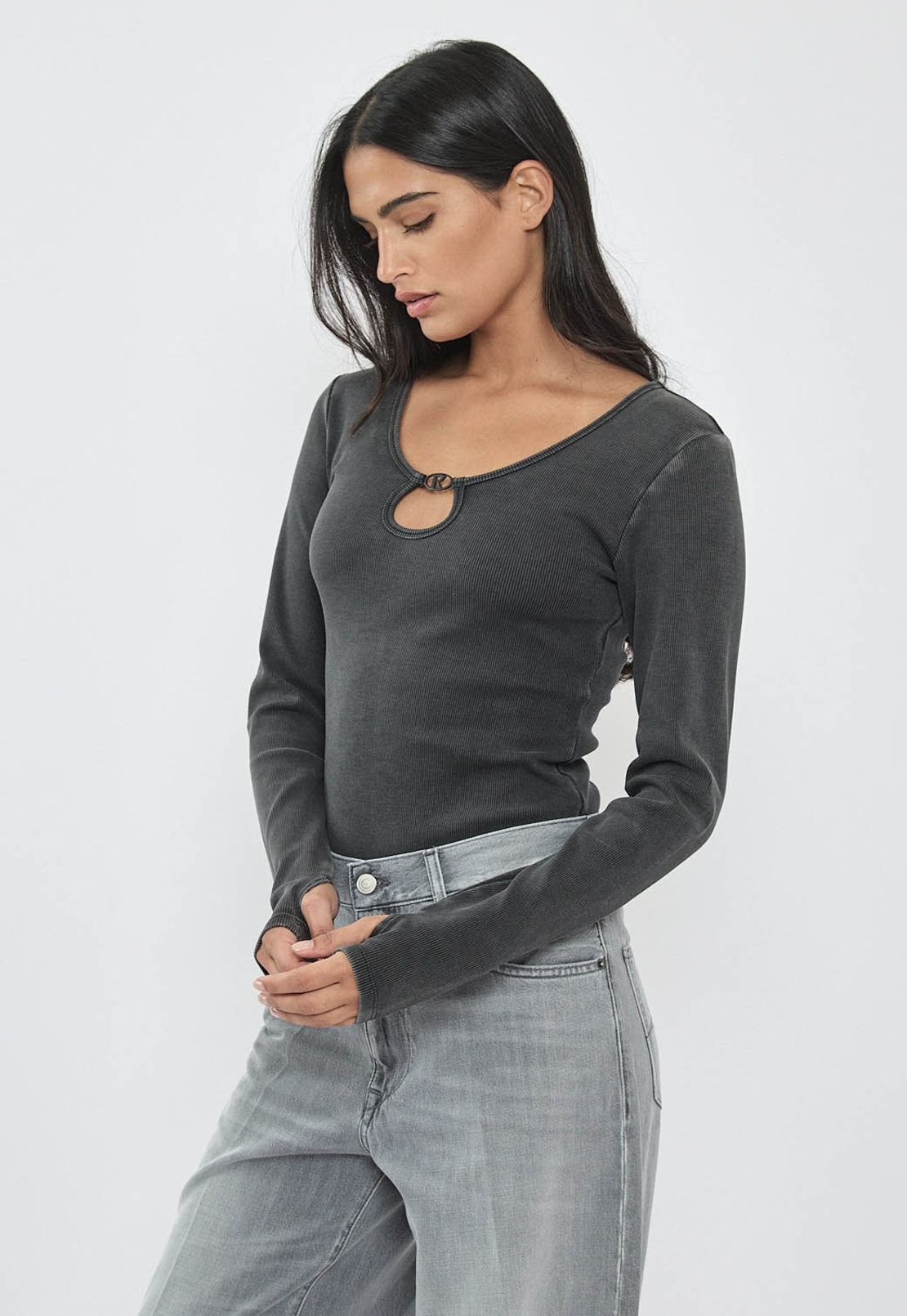 REPLAY - בודיסוט לנשים בצבע שחור עם מפתח טיפה ולוגו מתכתי