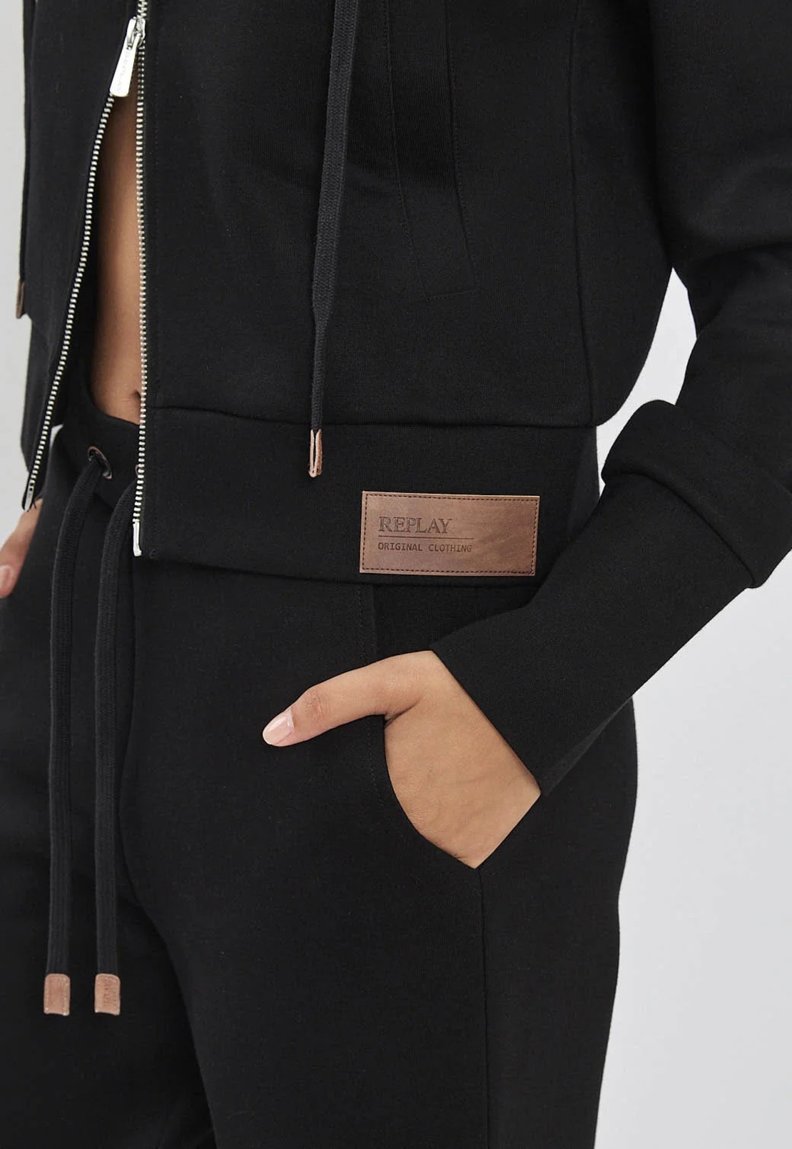 REPLAY - חליפה טרנינג  בצבע שחור