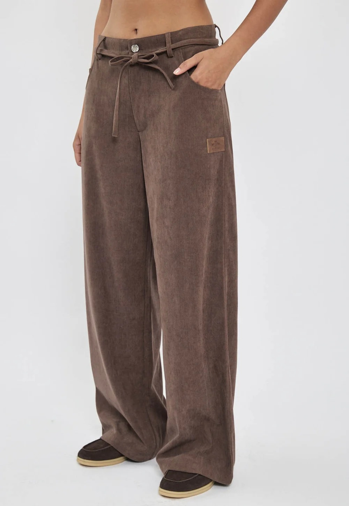 REPLAY - מכנסיים קורדרוי לנשים בצבע חום