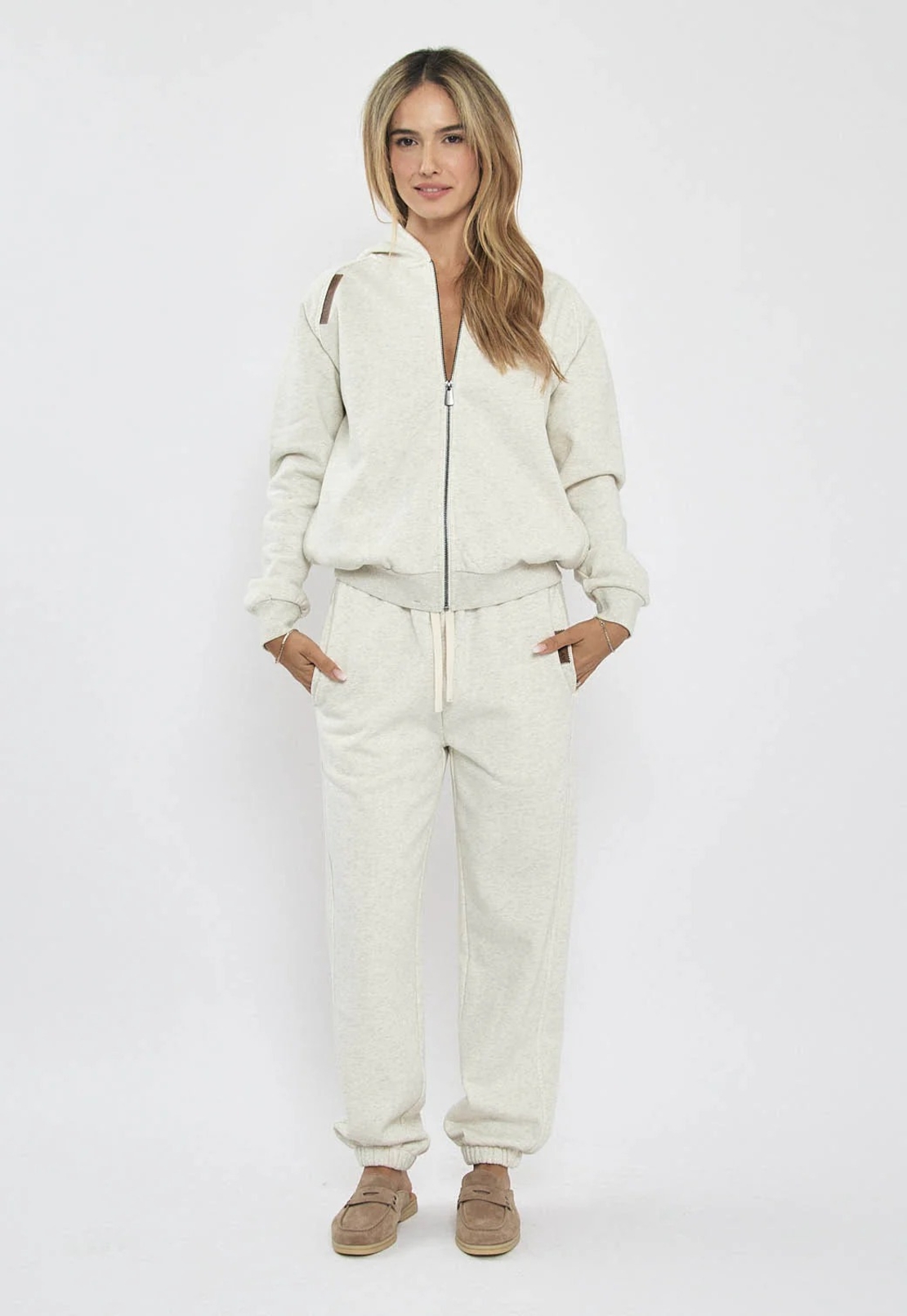 REPLAY - חלפית טרנינג לנשיםי בצבע קרם עם רוכסן קדמי