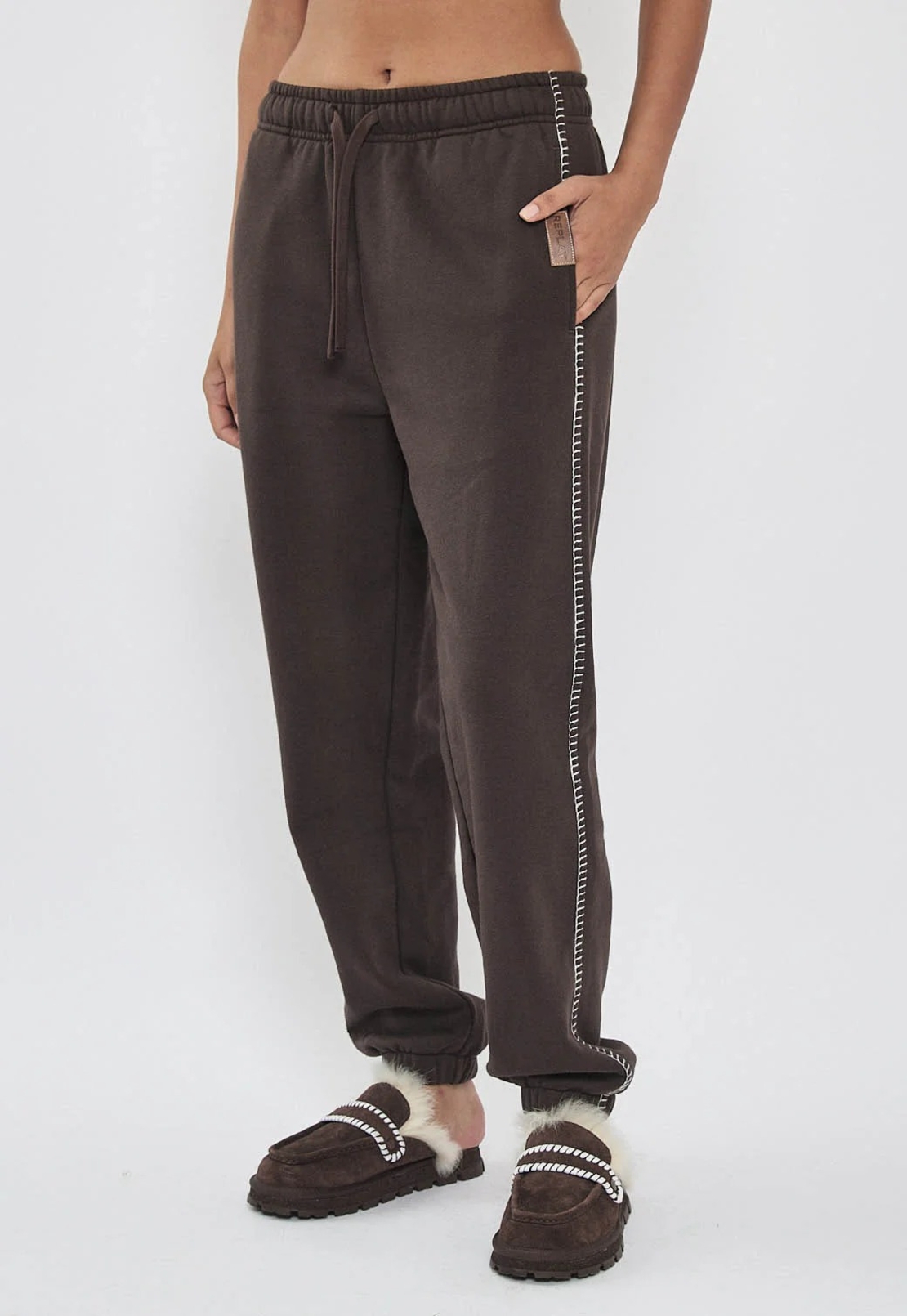 REPLAY - חלפית טרנינג לנשים בצבע חום כהה עם רוכסן קדמי