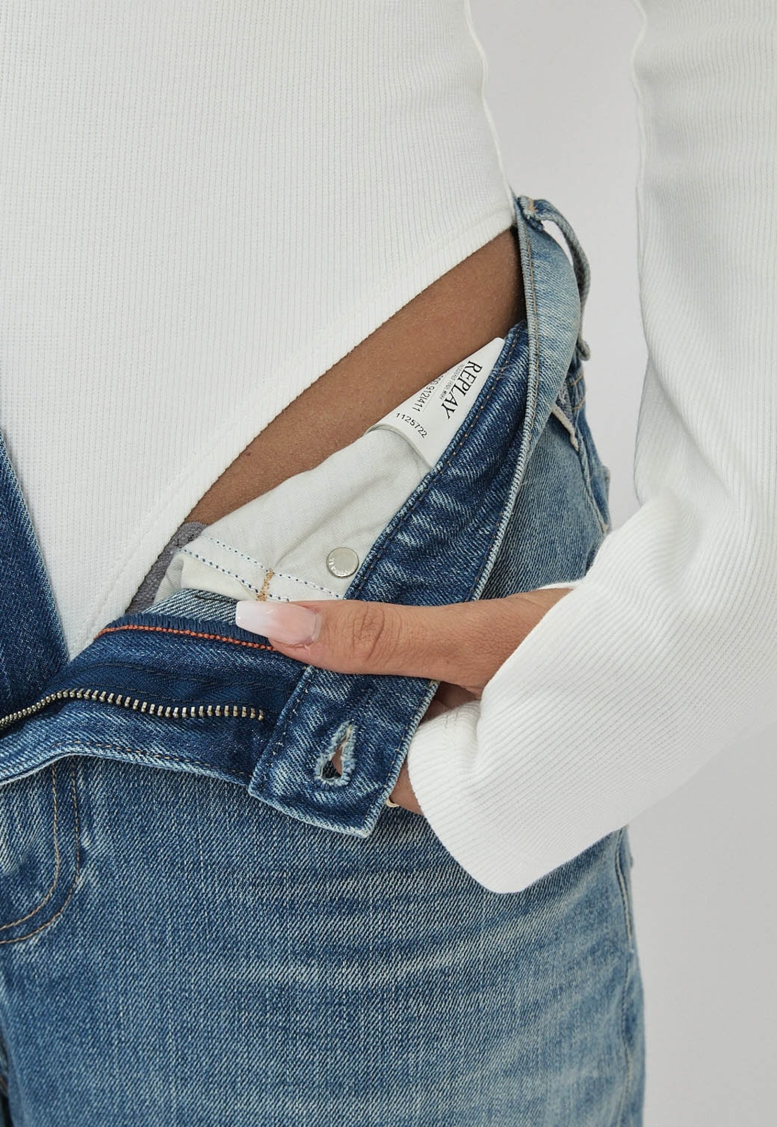 REPLAY - בגד גוף ריב לנשים בצבע לבן עם שרוול ארוך