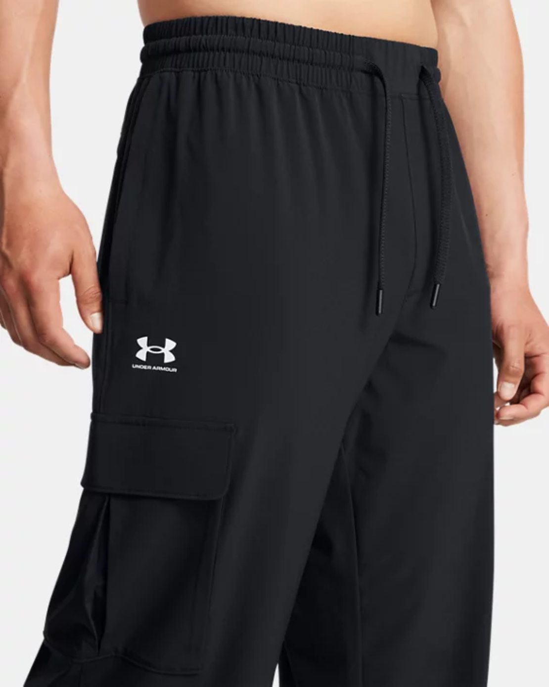 UNDER ARMOUR -  מכנסי קרגו ארוגים שחור