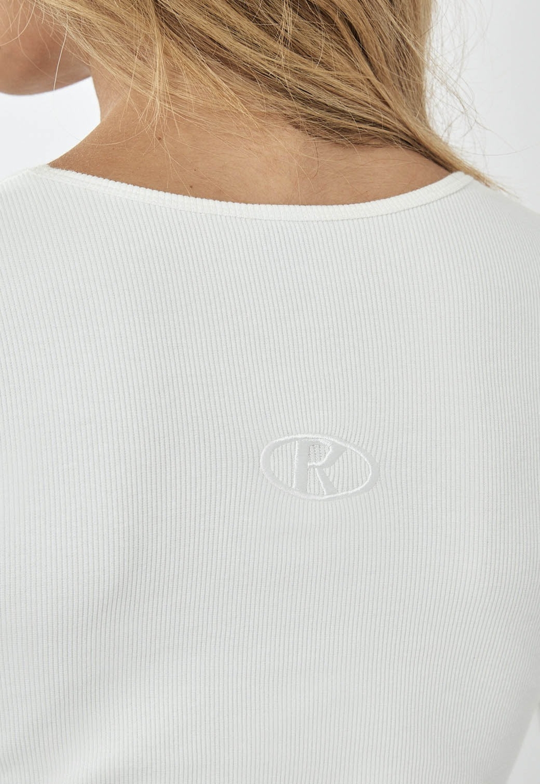 REPLAY - בגד גוף ריב לנשים בצבע לבן עם שרוול ארוך