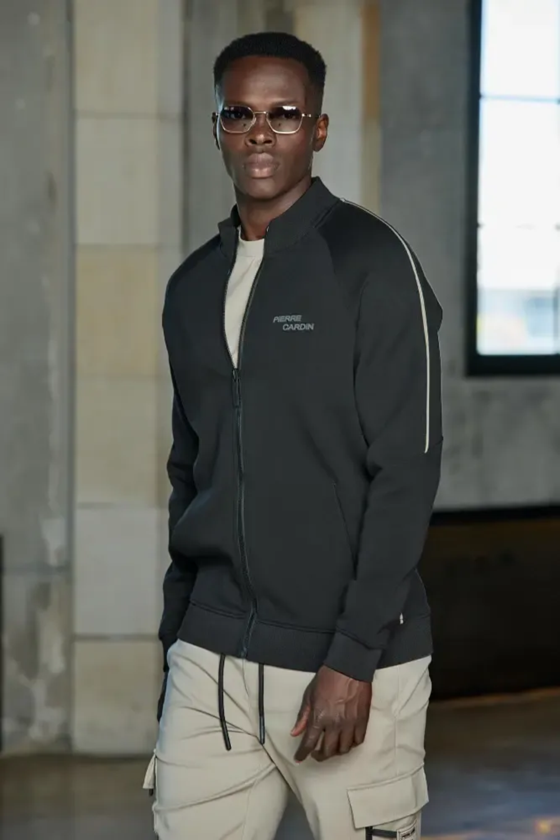 PIERRE CARDIN - ג'קט עם רוכסן לגבר בצבע שחור