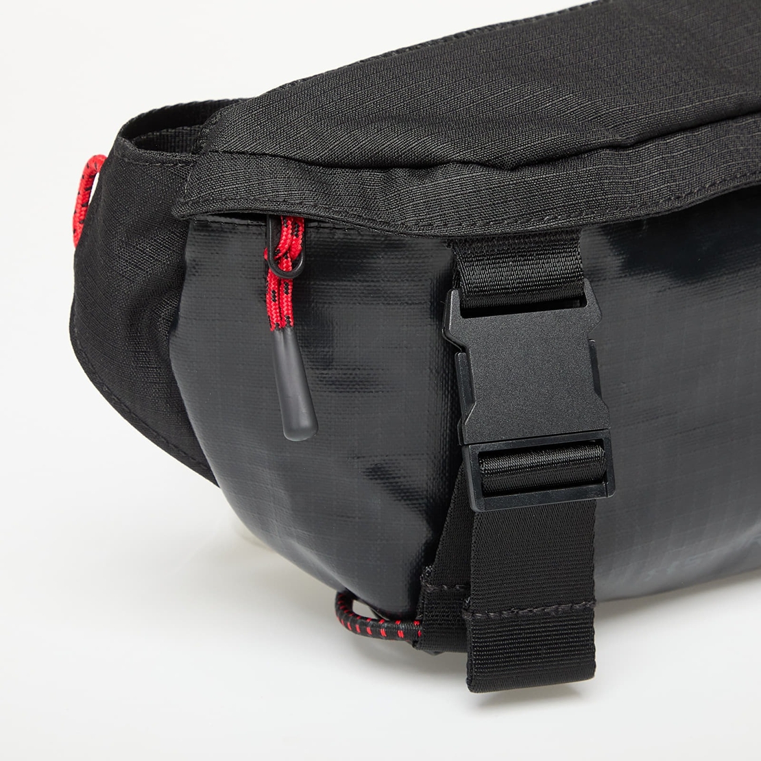 Under Armour - summit waist bag