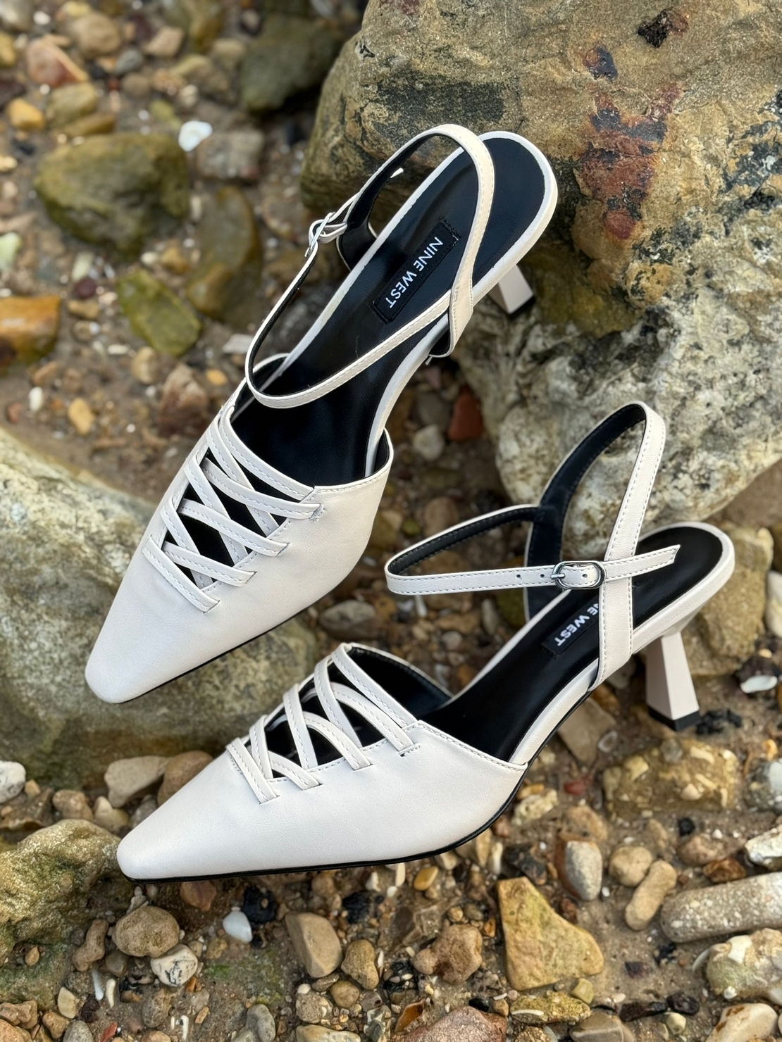 NINE WEST - נעלי עקב עם שרוכים לנשים בצבע בז'